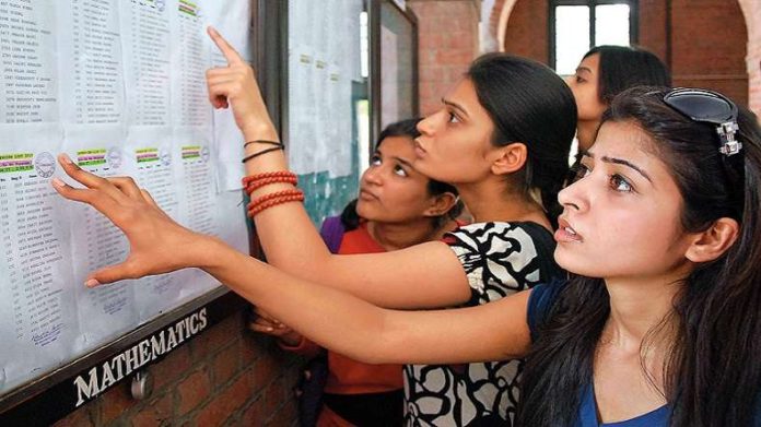 Delhi University 2016 Cut Offs for B.com/B.com (Hons.) Delhi University 2016 Cut Offs for B.com/B.com (Hons.)